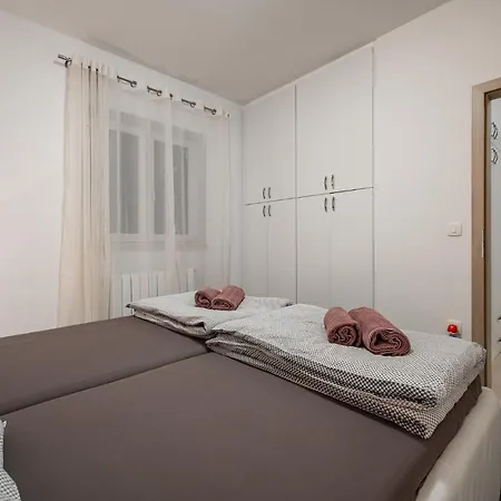 Three-bedroom Holiday In Casa vacanze Raša